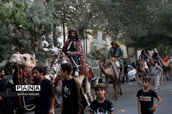 کاروان نمادین کربلا در روز تاسوعای حسینی در اصفهان