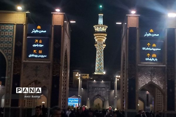 حال و هوای حرم مطهر رضوی در دهمین شب از ماه محرم