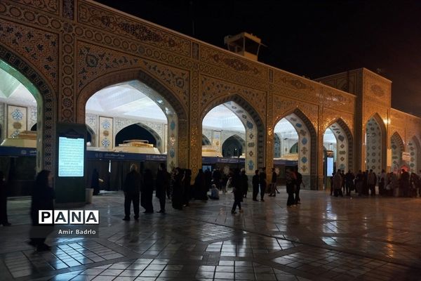 حال و هوای حرم مطهر رضوی در دهمین شب از ماه محرم