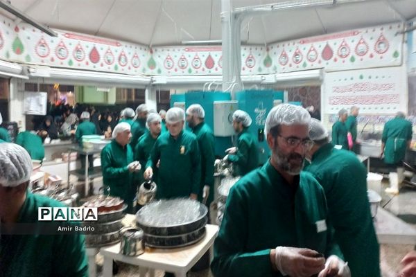 حال و هوای حرم مطهر رضوی در دهمین شب از ماه محرم