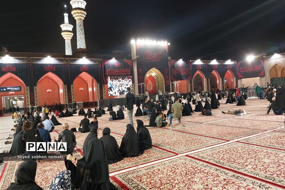 حال و هوای حرم مطهر رضوی در شب عاشورای حسینی