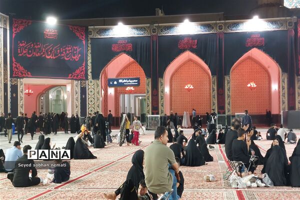 حال و هوای حرم مطهر رضوی در شب عاشورای حسینی