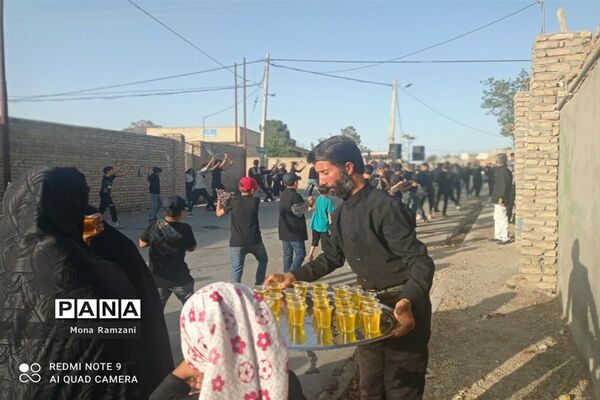 حرکت دسته عزاداری در روستای فرشه