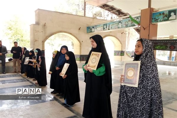 مراسم تقدیر از برگزیدگان مسابقه مجازی زیباتر از گل در شهرستان رباط‌کریم