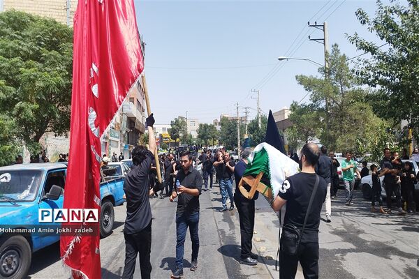 برگزاری عزاداری ظهر عاشورا حسینی در شهرستان رباط‌کریم