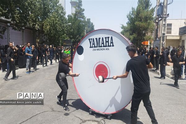 برگزاری عزاداری ظهر عاشورا حسینی در شهرستان رباط‌کریم