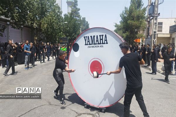 برگزاری عزاداری ظهر عاشورا حسینی در شهرستان رباط‌کریم