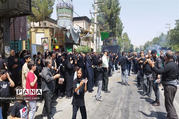 برگزاری عزاداری ظهر عاشورا حسینی در شهرستان رباط‌کریم