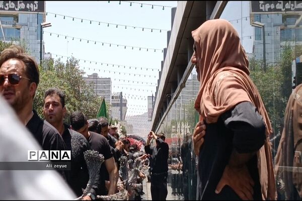حرکت هیات‌های مذهبی و دسته‌های عزاداری به سمت حرم مطهر رضوی