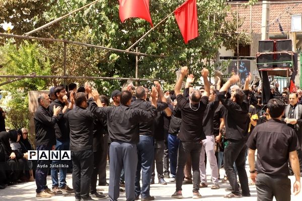 شور حسینی مردم اسلامشهر در روز عاشورا