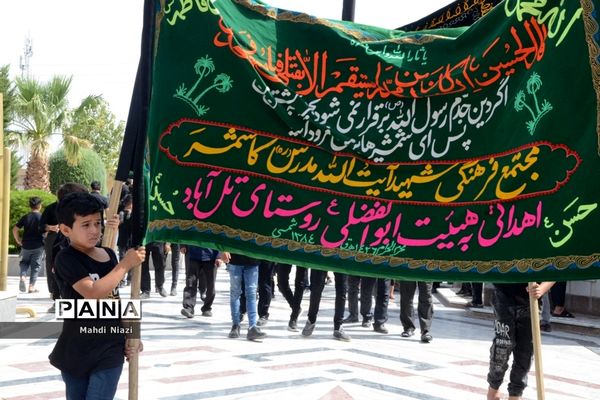 دسته زنجیر‌زنی در آرامگاه  مدرس کاشمر