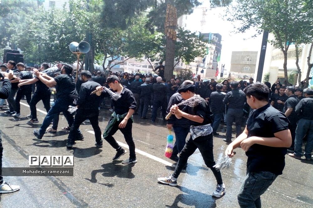 آیین زنجیر‌زنی و سینه‌زنی در روز عاشورای حسینی