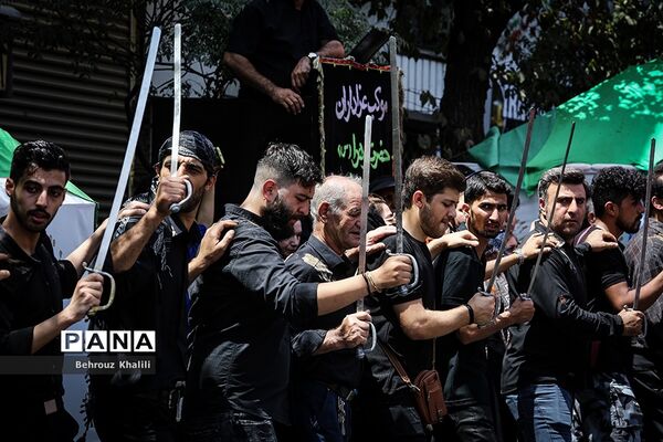 عزاداران حسینی در ظهر عاشورا