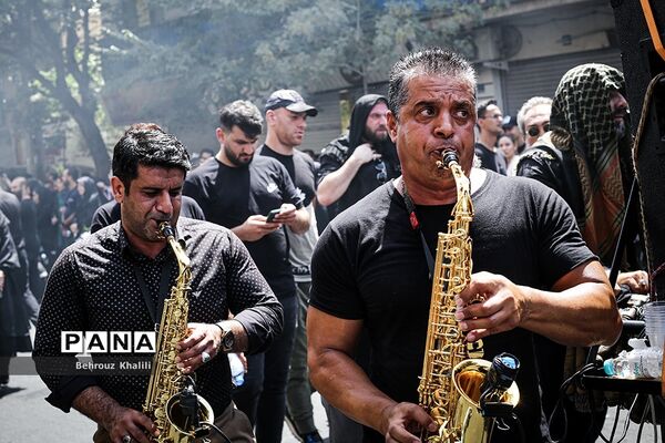 عزاداران حسینی در ظهر عاشورا