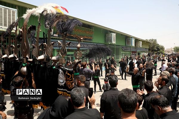 ظهر عاشورا در گلزار شهدای اصفهان