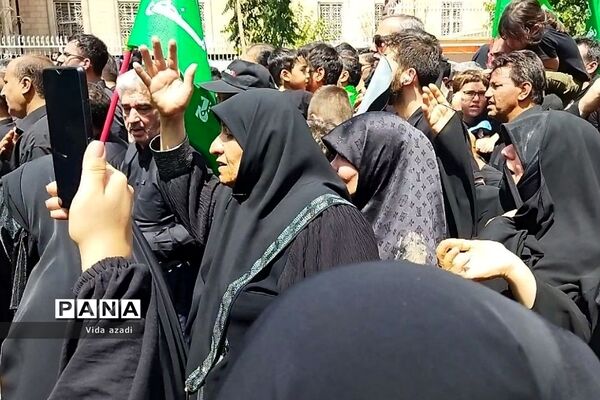 عزاداری مسجد کربلایی‌ها در محله بازار بزرگ‌ تهران در روز عاشورا