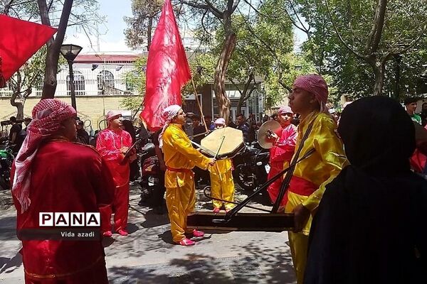 عزاداری مسجد کربلایی‌ها در محله بازار بزرگ‌ تهران در روز عاشورا