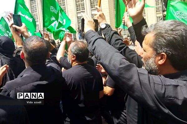 عزاداری مسجد کربلایی‌ها در محله بازار بزرگ‌ تهران در روز عاشورا