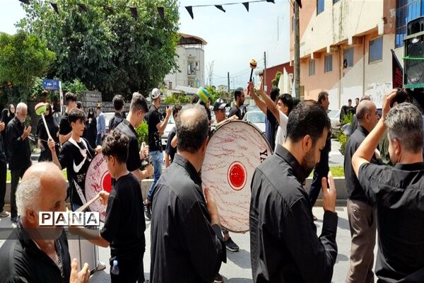 آیین زنجیر زنی و سینه‌زنی عاشورای حسینی  در نور