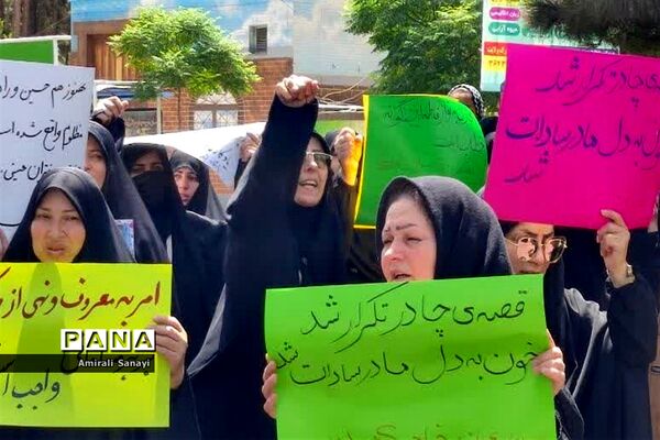 تجمع زنان شهرستان قرچک مقابل مصلی نمازجمعه در اعتراض به وضعیت حجاب