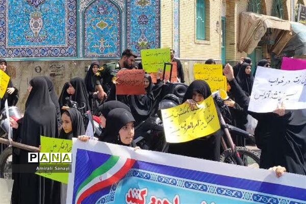 تجمع زنان شهرستان قرچک مقابل مصلی نمازجمعه در اعتراض به وضعیت حجاب