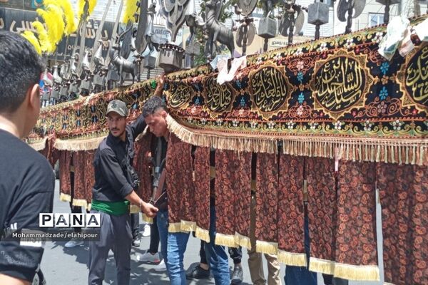 سوگواری مردم بهارستانی در روز عاشورای حسینی