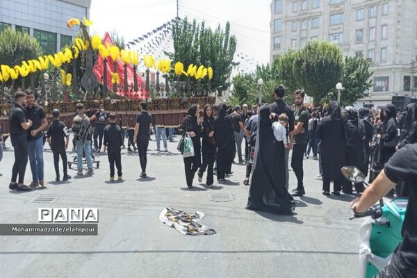 سوگواری مردم بهارستانی در روز عاشورای حسینی