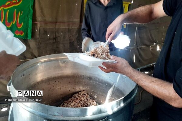 سوگواری مردم بهارستانی در روز عاشورای حسینی