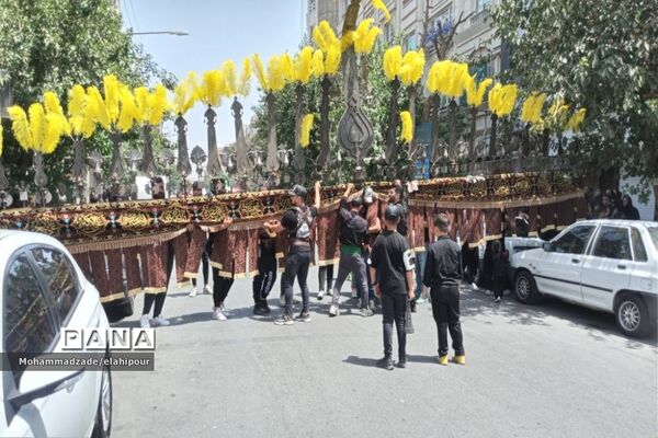 سوگواری مردم بهارستانی در روز عاشورای حسینی