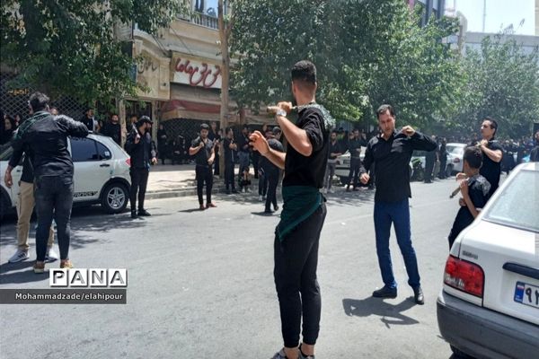 سوگواری مردم بهارستانی در روز عاشورای حسینی