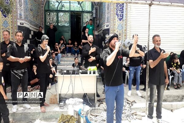 سوگواری مردم بهارستانی در روز عاشورای حسینی