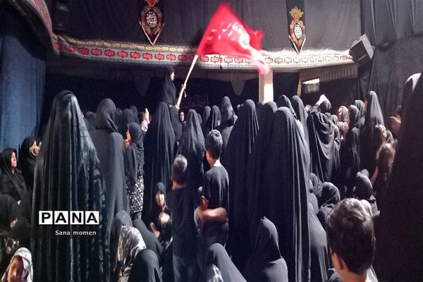 مراسم ظهر عاشورا در مسجد امام حسین(ع)