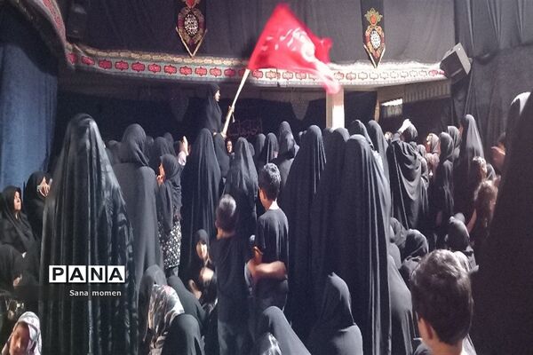 مراسم ظهر عاشورا در مسجد امام حسین(ع)