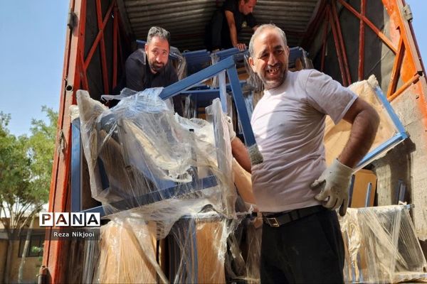 تحویل تجهیزات جدید برای مدارس جدید بهارستان