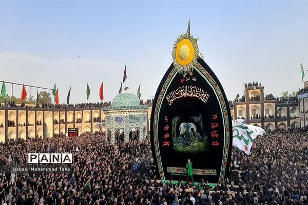 مراسم نخل‌برداری عصر عاشورا در حسینیه سفید شهرستان اشکذر