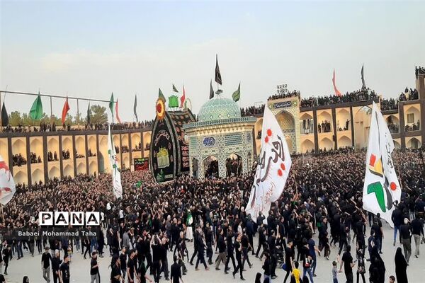 مراسم نخل‌برداری عصر عاشورا در حسینیه سفید شهرستان اشکذر
