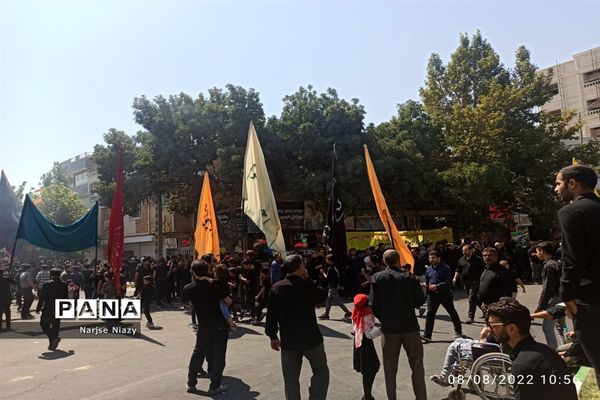 عزاداری مردم کاشمر در روز عاشورای حسینی