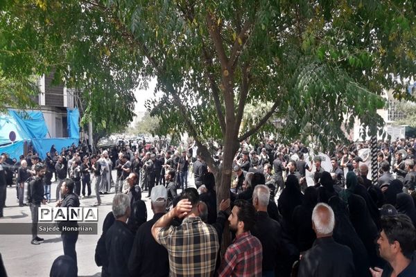 عزاداری مردم کاشمر در روز عاشورای حسینی