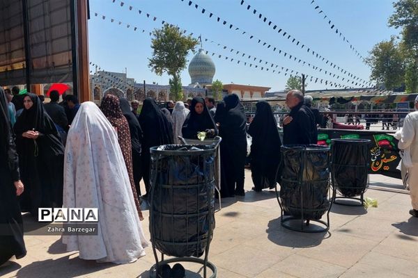 مراسم عزاداری و اقامه نماز ظهر روز عاشورا در حرم مطهر احمدبن موسی(ع)
