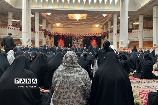مراسم عزاداری و اقامه نماز ظهر روز عاشورا در حرم مطهر احمدبن موسی(ع)