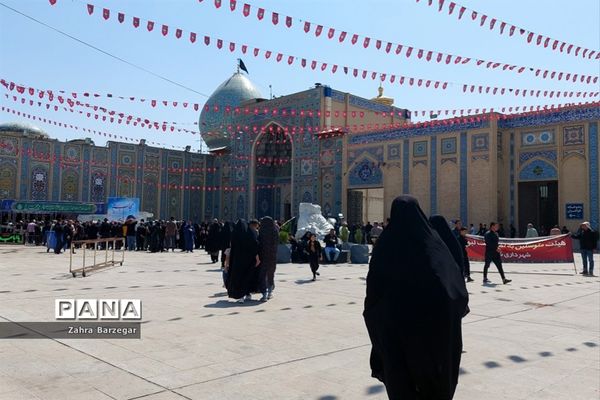 مراسم عزاداری و اقامه نماز ظهر روز عاشورا در حرم مطهر احمدبن موسی(ع)