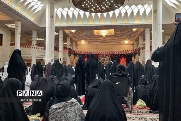 مراسم عزاداری و اقامه نماز ظهر روز عاشورا در حرم مطهر احمدبن موسی(ع)