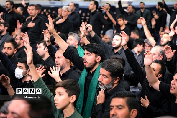 دومین شب مراسم عزاداری با حضور رهبر انقلاب