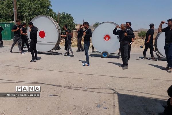 مراسم عزاداری و زنجیر‌زنی روز عاشورا در بوانات