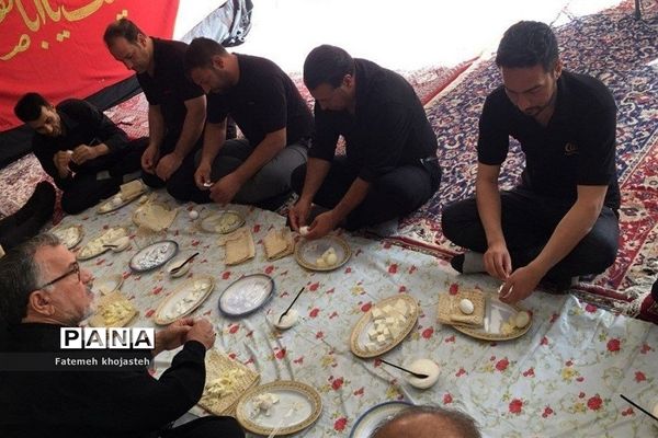 خدمت مردمان شهرستان قرچک به عزادارن حسینی در محرم