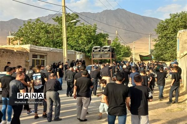 عزاداری روز عاشورا در شهرستان شازند