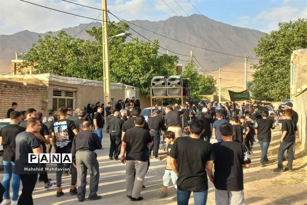 عزاداری روز عاشورا در شهرستان شازند