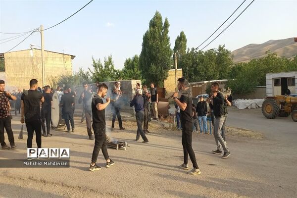 عزاداری روز عاشورا در شهرستان شازند