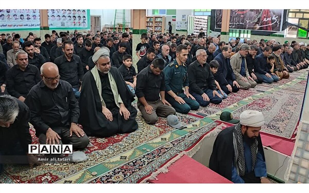 نمازجمعه و عاشورا دو مکتب درس‌آموز برای پیشبرد اهداف تربیتی نسل جوان است