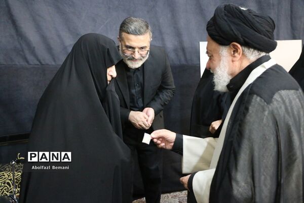آیین رونمایی از کتیبه بانوان عاشورایی در هیات هنر و رسانه
